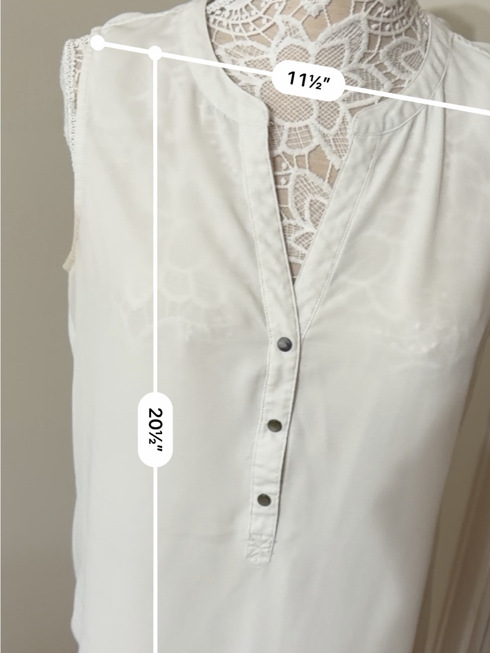 Women’s Blouse Bundle of 2 – Size Medium – White & Geometric Print - Picture 11 of 15
